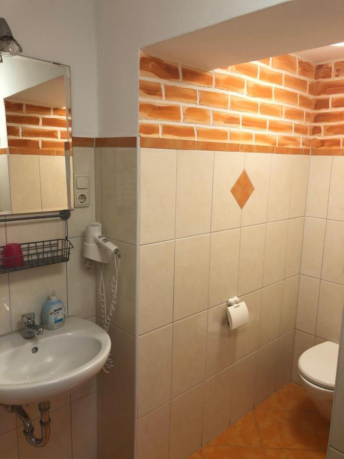 Einzelzimmer mit Dusche