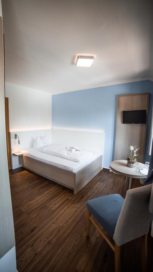 Single Room,663835044:JPEG